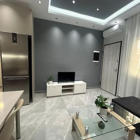 Luxury Apt 5Min To Metro Nikaia Piraeus Exterior photo